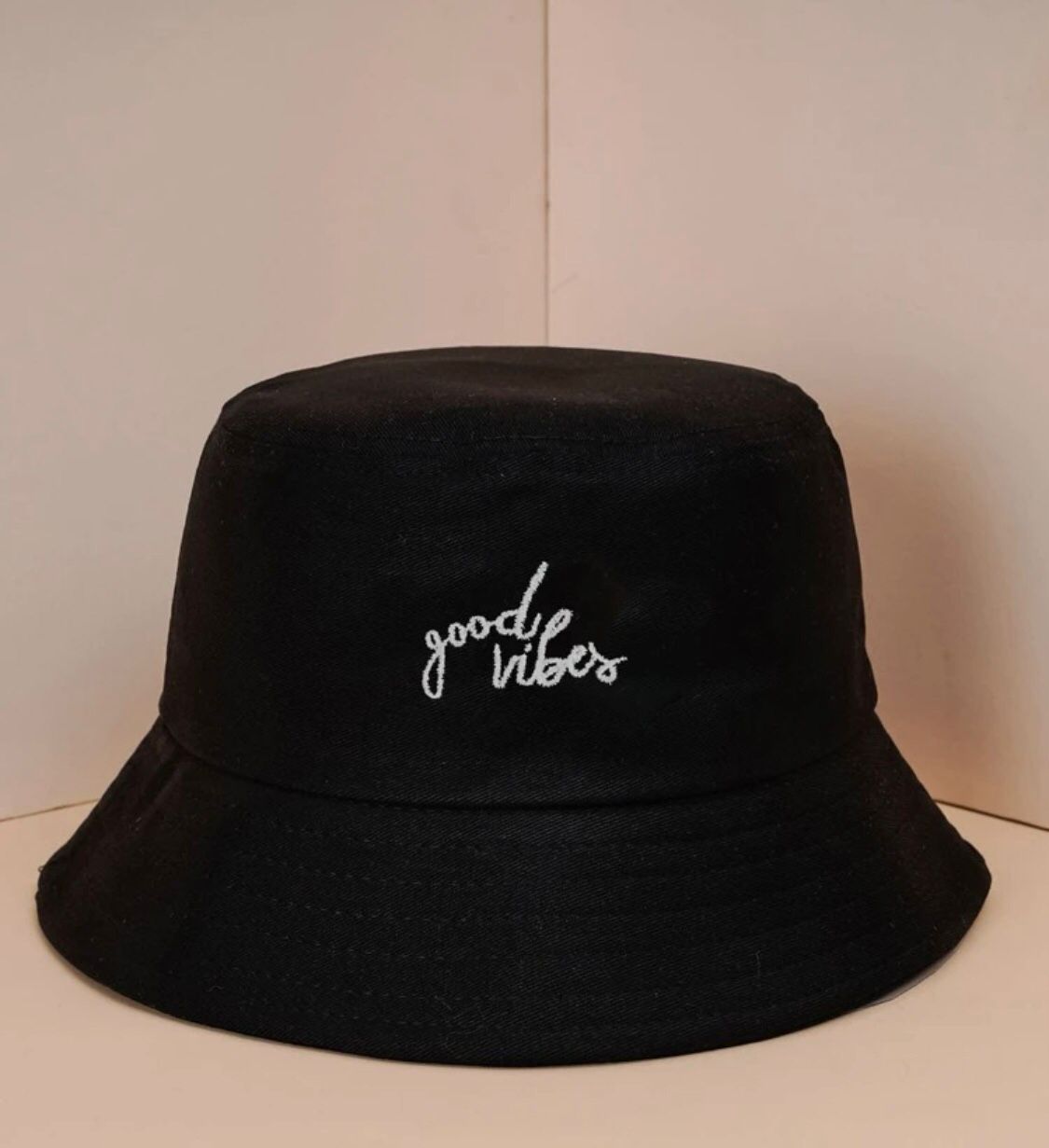 "Good vibes" bucket hat