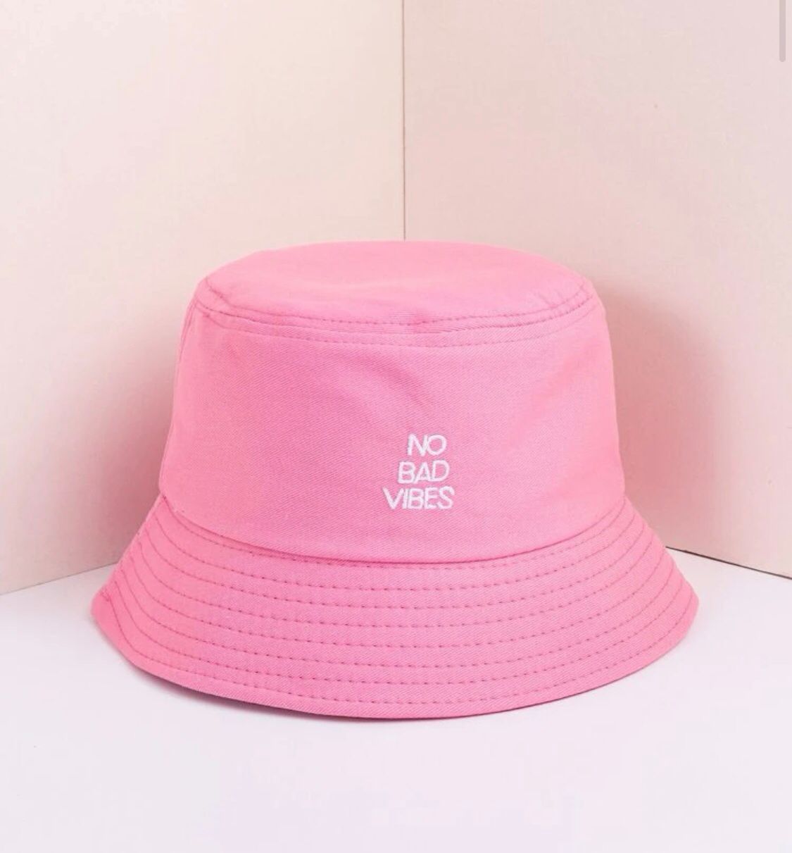"No bad vibes" bucket hat