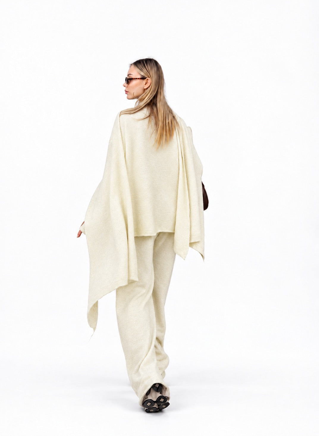 Offwhite Cape Set