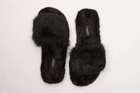 Becosy Black Fluffy Slippers