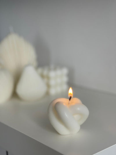 NoursPicks knot candle