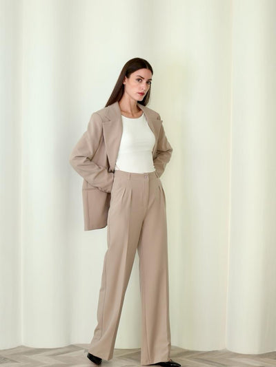 Haneen X Be Cosy Suit: Jacket and Trousers in beige color