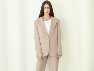 Haneen X Be Cosy Suit: Jacket and Trousers in beige color